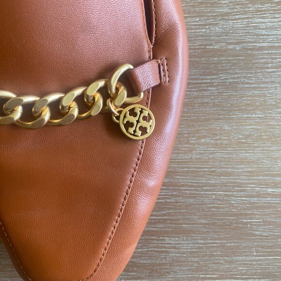 Tory Burch Leather Loafer in Camel with Gold Charm | women size 8.5 - Picture 3 of 8